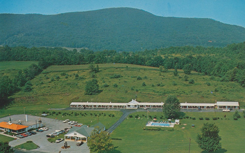 Darling Kelly's Motel & Gift Shop - Bennington, Vermont