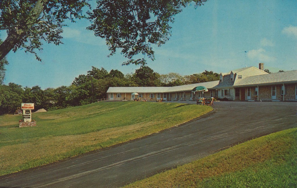 Sandy's Motor Lodge - Cape Cod, Massachusetts