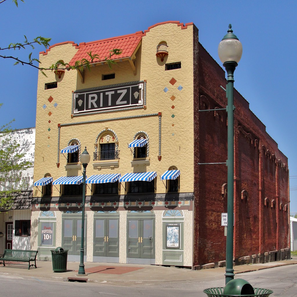 Ritz Theater Centerville, Iowa Northeast corner of the c… Flickr