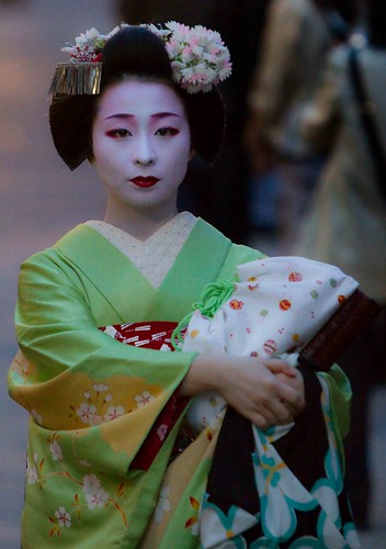 Japan lr_-10 | Kyoto, Japan - Maiko (apprentice Geisha) Mame… | Ben ...