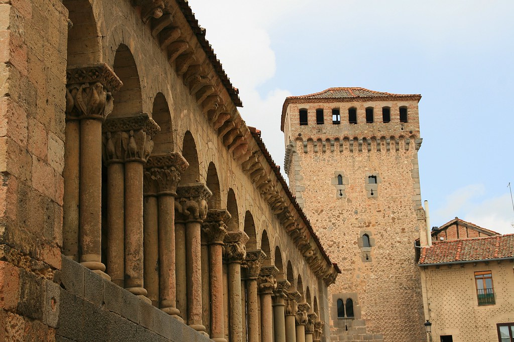 Iglesia de San Martín y Torreón de Lozoya.Segovia.