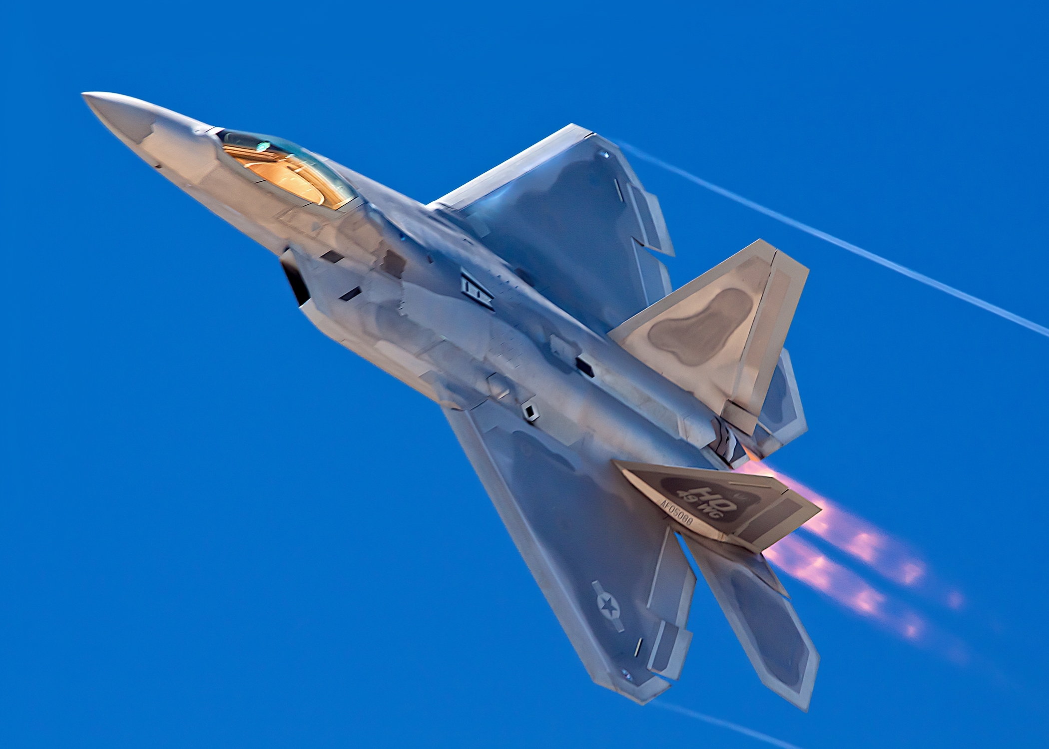 The F-22 Raptor performed its precision aerobatics at the Fort Worth  Alliance Air Show Oct. 30-31. (2100 x 1500) : reddit.com