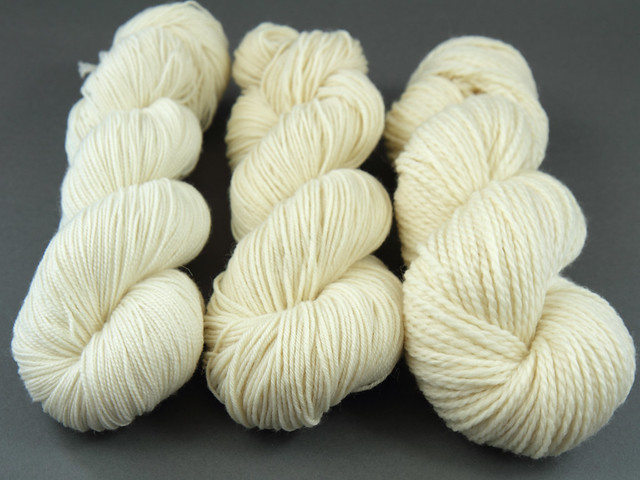 Yarn Dyeing Kit: Deluxe – 200g superwash merino or British wool