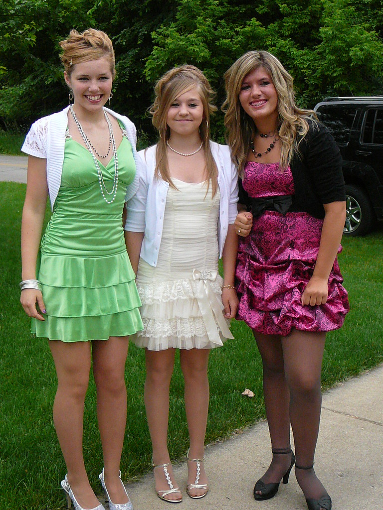 Haylee and her friends on the way to the 8th grade formal… | Flickr