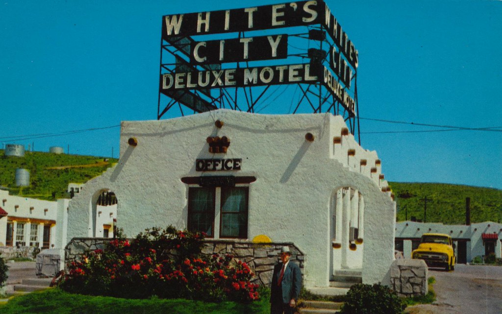 White's City De Luxe Motel - White's City, New Mexico