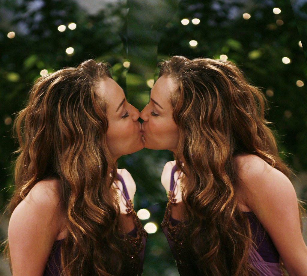 Caci twins kissing - Adult videos. twins kissing Caci. 