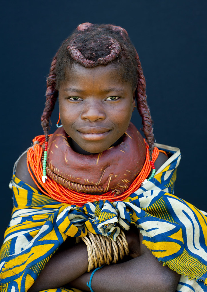 Mwila girl - Angola  Mwila (or Mumuhuila, or Muhuila 