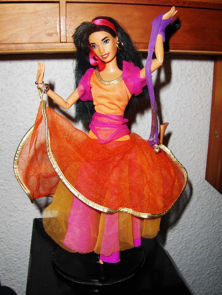 Articulated Esmeralda | Hello!!! Today, i was viewing disney… | Flickr