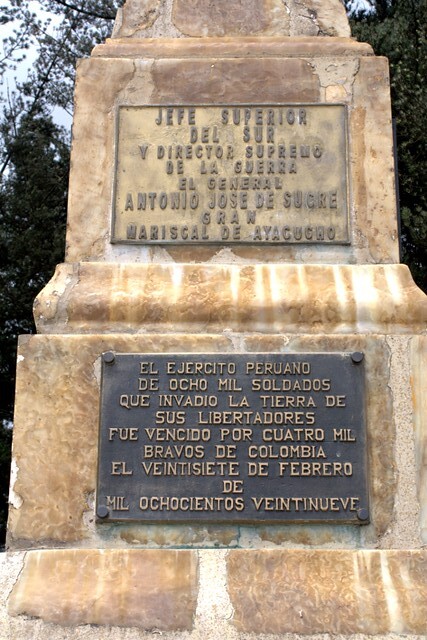 Inscripción de la pirámide levantada en 1936 en el Parque Nacional del Portete