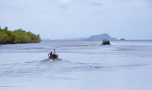 Boats leaving Bang Rong