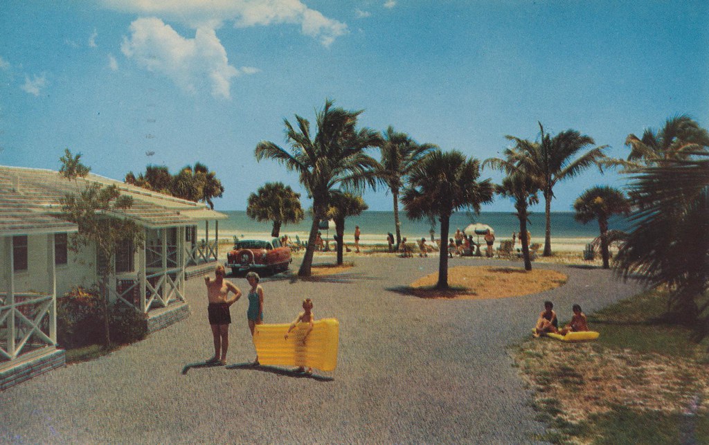 Shedrick's Crescent Beach Cottages - Sarasota, Florida
