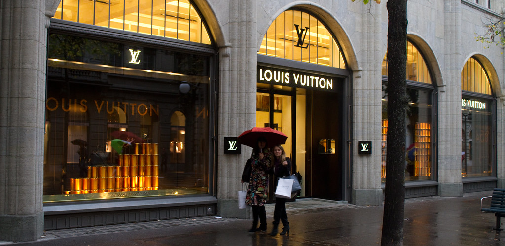 Anyone for a $5,000 wallet? Louis vuitton store in Zurich.… | Flickr