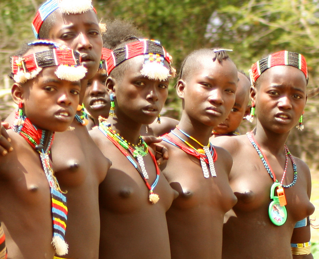 Girls nackt afrikanische Incest Porn