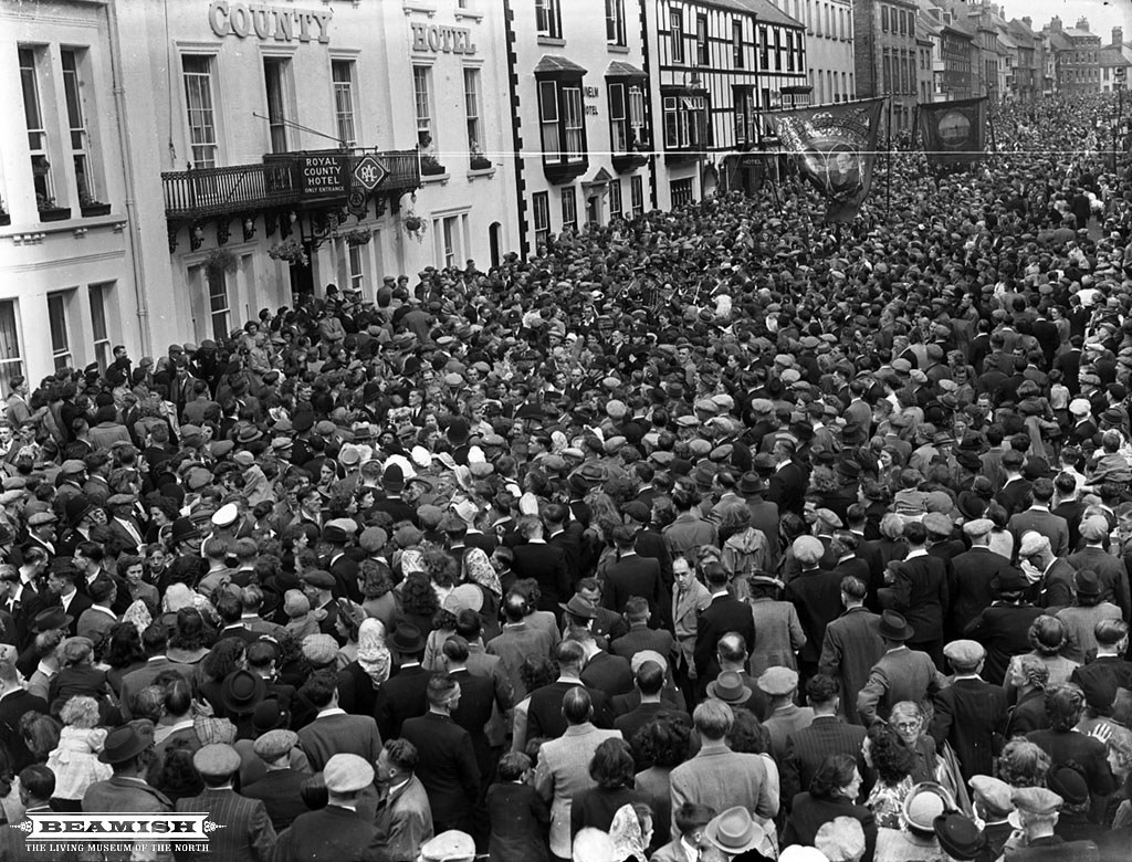 Big Crowds at the Durham Miners Gala, 1950 | Large crowd wat… | Flickr