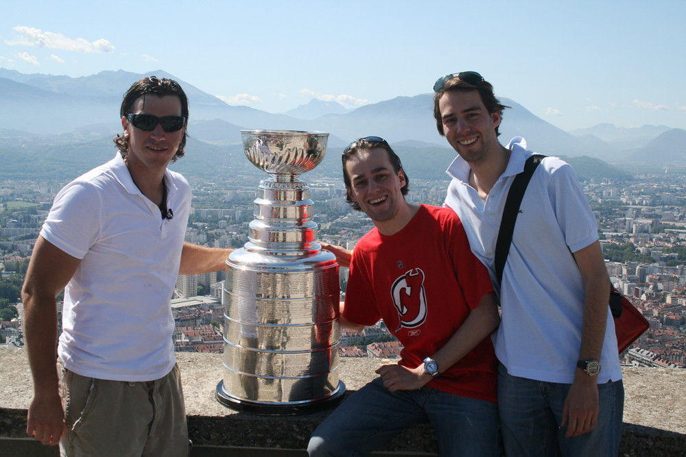 Fabian und Stefan mit Cristobal Huet und dem Stanley Cup