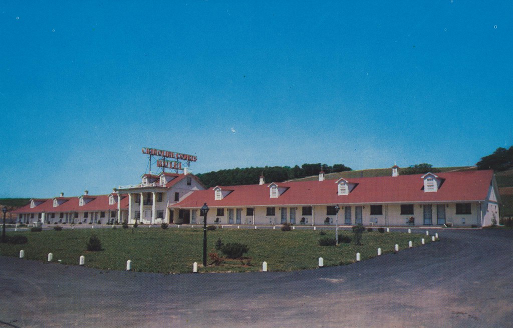 Crinoline Courts Motel - Bedford, Pennsylvania
