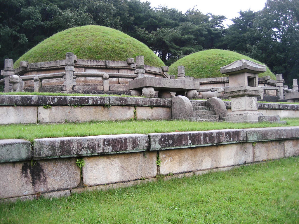Tomb at Kaesong - The 14th century tomb of King Konmin near … - Flickr