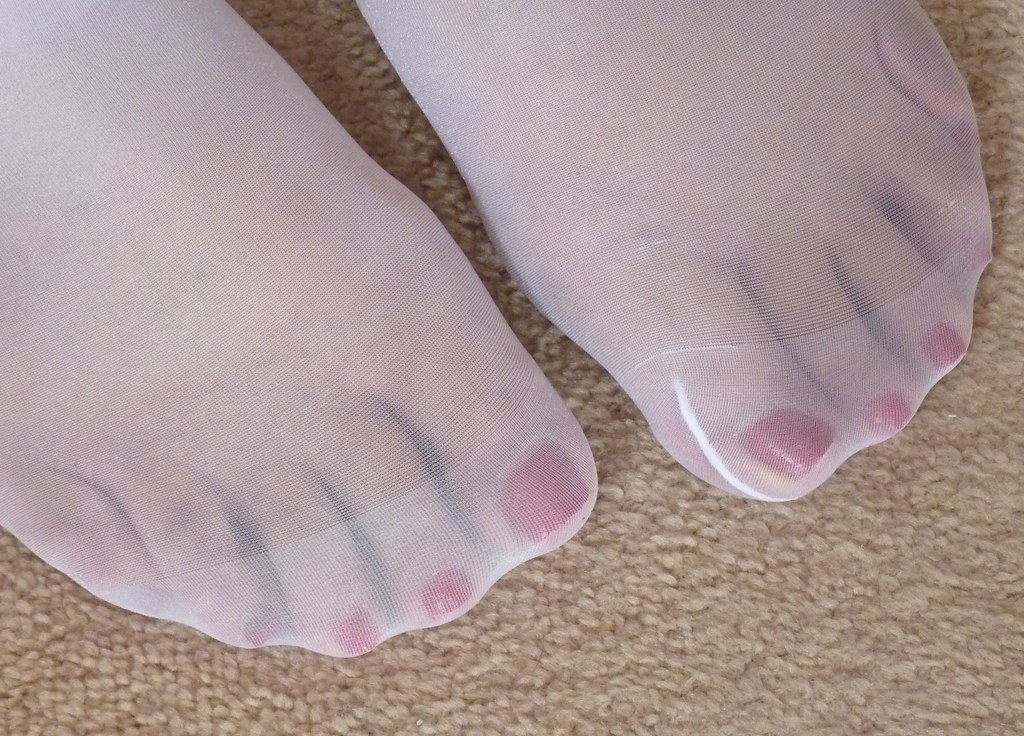 Used White Pantyhose Feet Toes 31