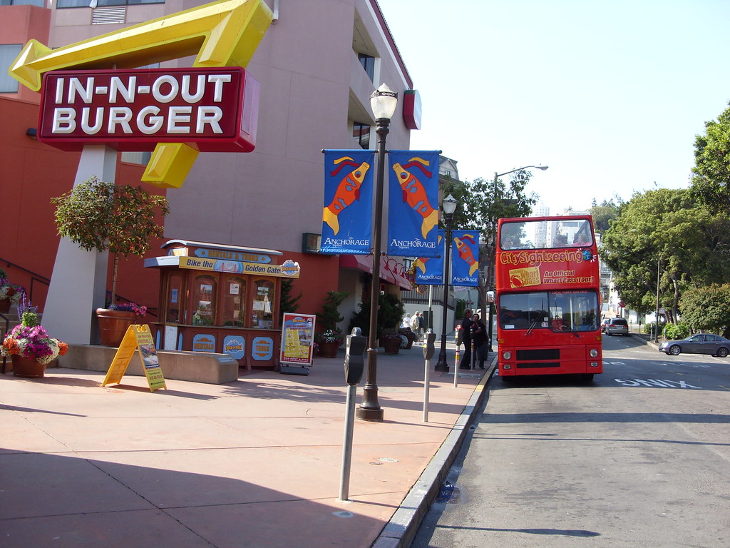 In-N-Out Burger near Fisherman's Wharf | A double decker ...