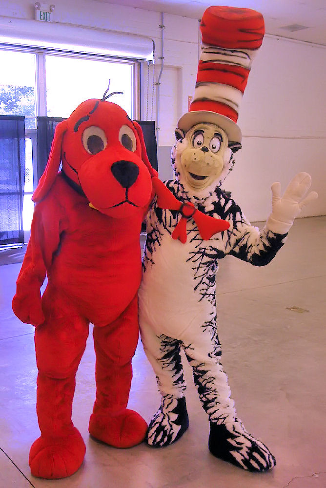 Clifford the Big Red Dog and the Cat in the Cat | At Kid's F… | Flickr