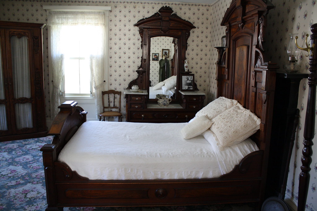 lizzie-borden-bed-breakfast-john-v-morse-room-flickr