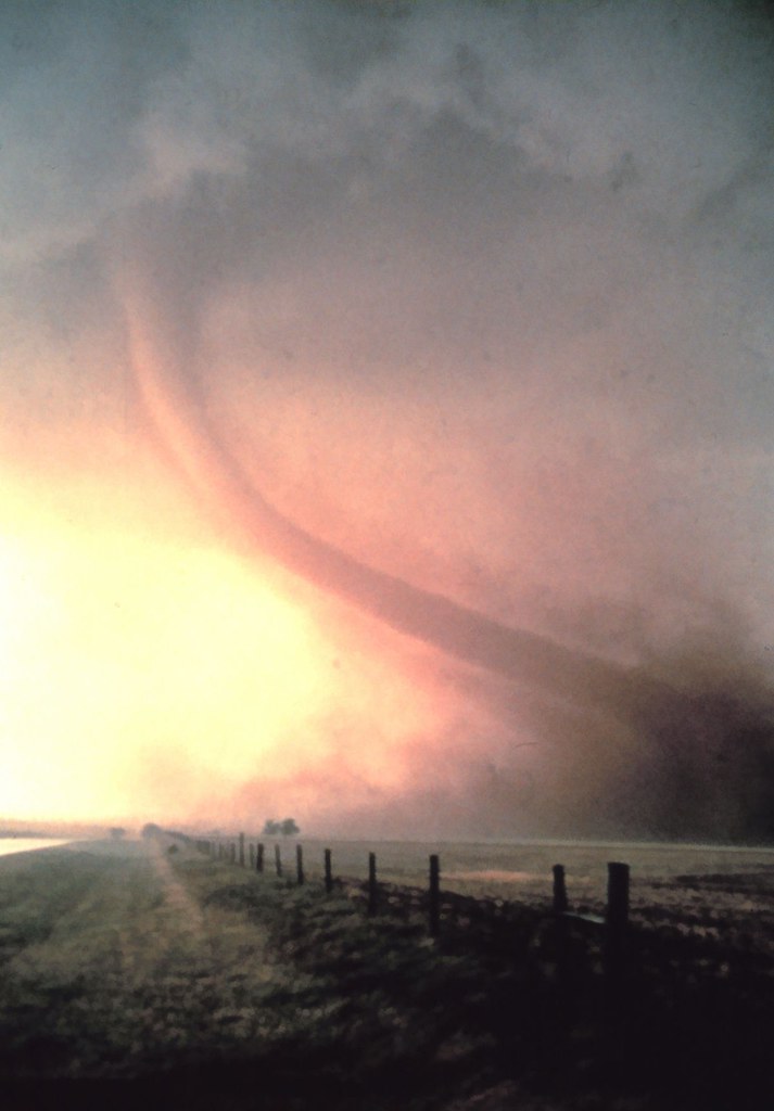 nssl0052 | Tornado near end of life - photographed during 