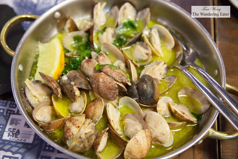 Clams and olive oil, cooked Portuguese style