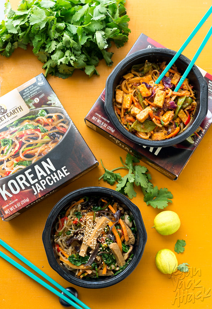Review: Sweet Earth Foods Korean Japchae & Pad Thai, vegan, frozen entrees! Perfect for an utterly delicious, convenient meal. #vegan #sweetearthfoods