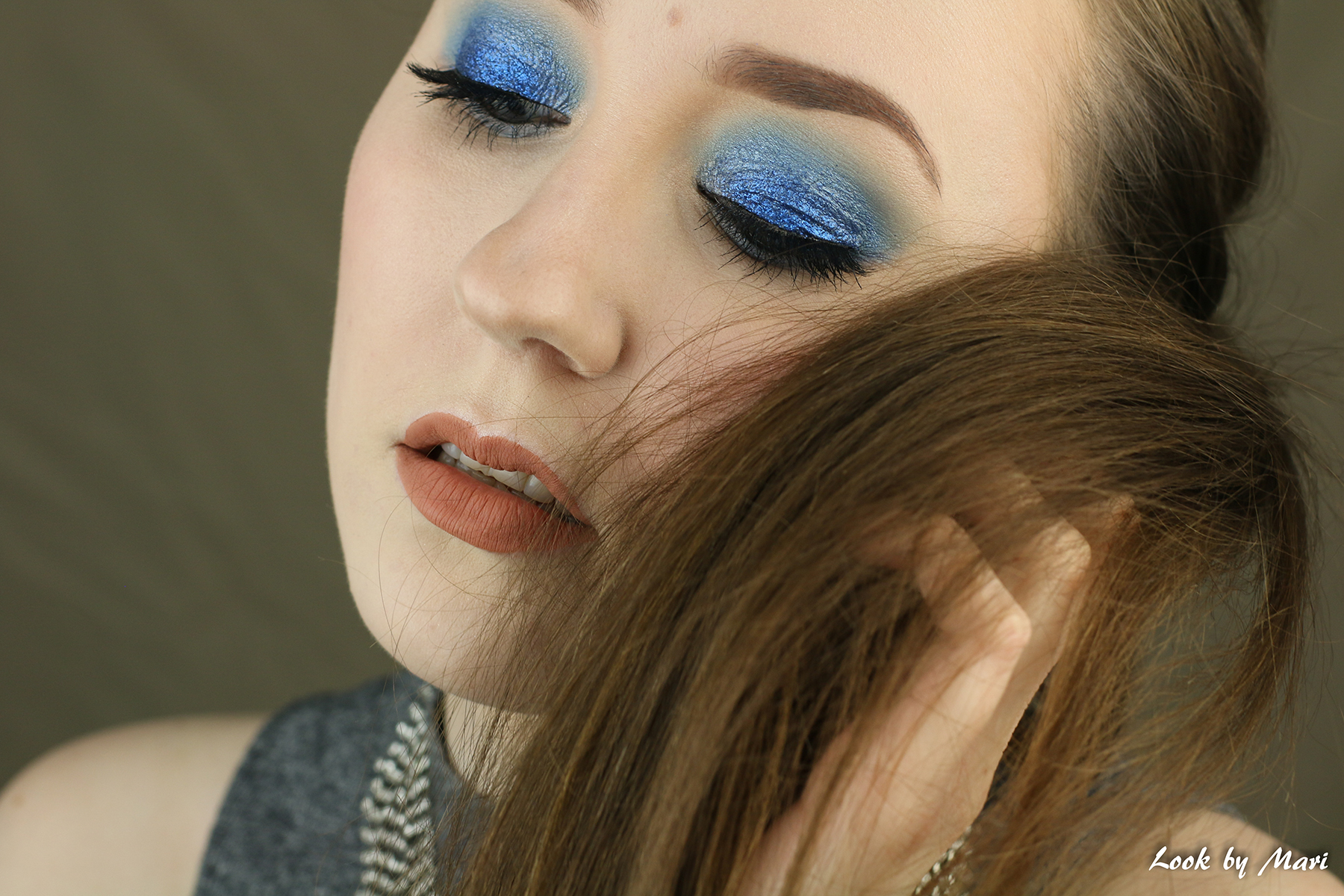 1 blue glitter eye makeup ideas tutorial easy for beginners nude lips