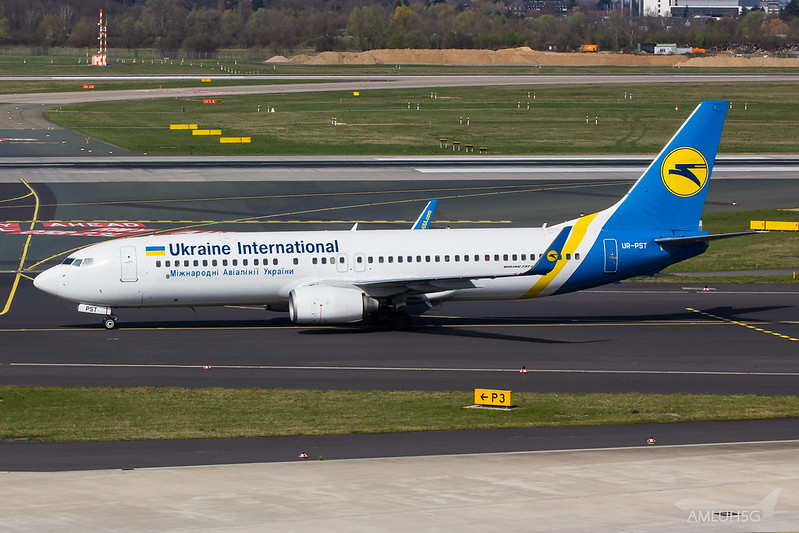Ukraine International - B738 - UR-PST (1)