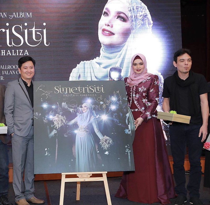 Siti Nurhaliza Lancar Simetrisiti