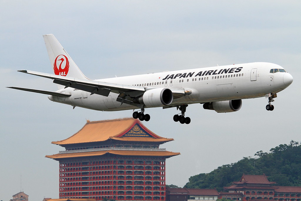 JA652J Japan Airlines Boeing 767-346/ER