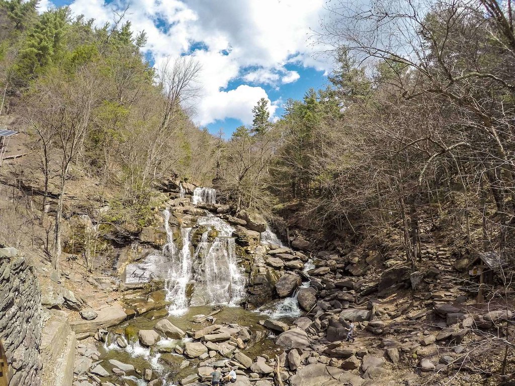 Small falls on the way to Kaaterskill Falls