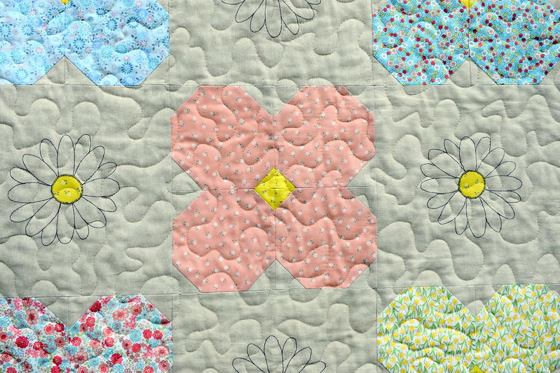 Ditsy Daisy Quilt (Popular Patchwork May17)