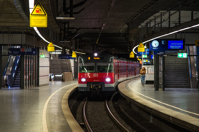 Spätestens jetzt gehören die kultigen Züge der Baureihe 420 wieder zum gewohnten Bild bei der S-Bahn. An Wochenenden fahren ab jetzt zwei Umläufe der S2 mit den 2014 nach München zurückgeholten Garnituren (Bild: Andy Paula)