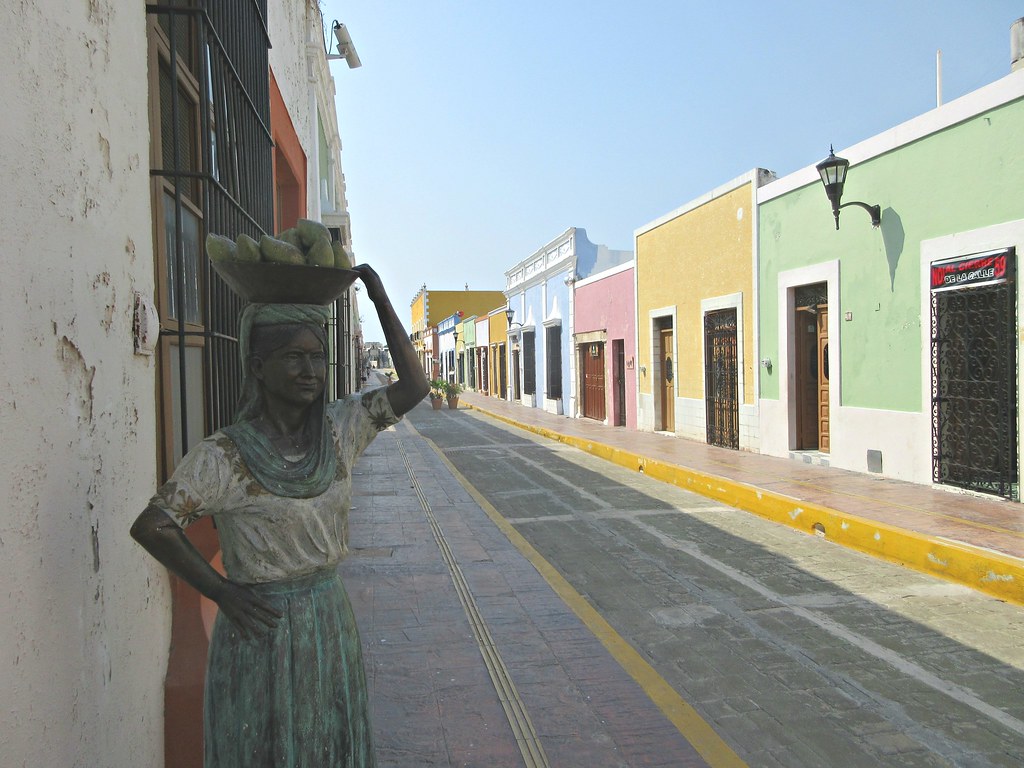 campeche-street-statue