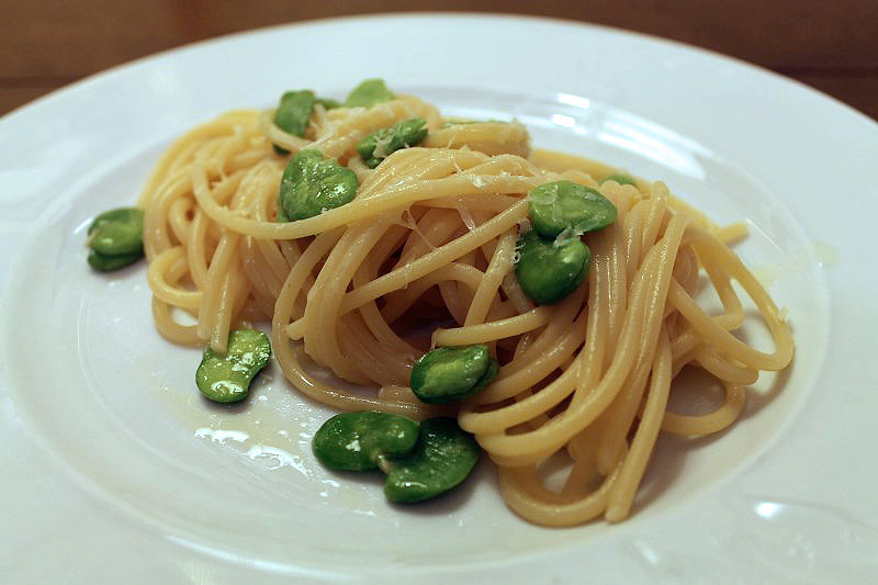 03-spaghetti fave e pecorino