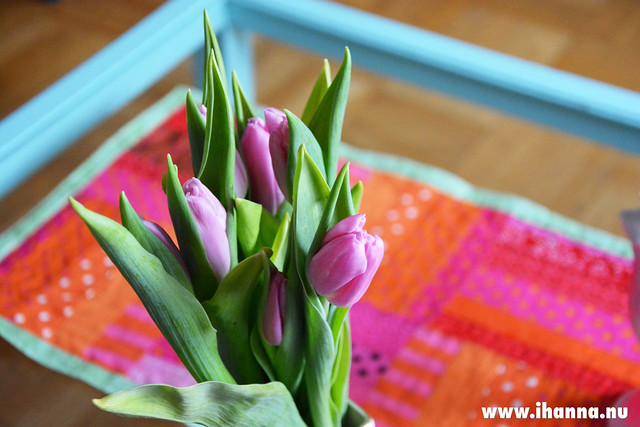 Quilting a Table Runner - Tulips and new table cloth  blog post by iHanna
