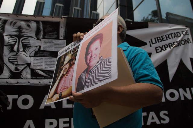 Periodistas protestan frente a la PGR por el asesinato de Javier Valdez y de Miroslava Breach
