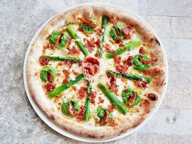 Prosciutto & Asparagus Pizza