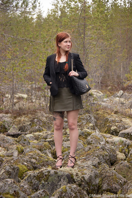 Outfit OOTD My Style Leather skirt Esprit Blazer Moschino Bag tikkilaukku Love Moschino L.K. Bennett highheels shoes styleblog Finland fashion muoti tyyli lifestyle blogi suomi