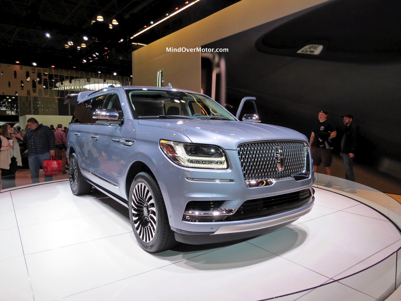 Lincoln Navigator Concept Front