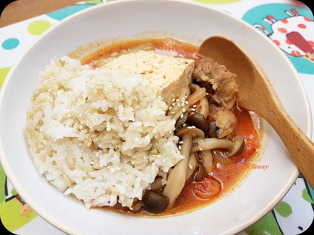 170501 韓式雞肉火鍋：麵條、香菇、豆腐與泡菜-02