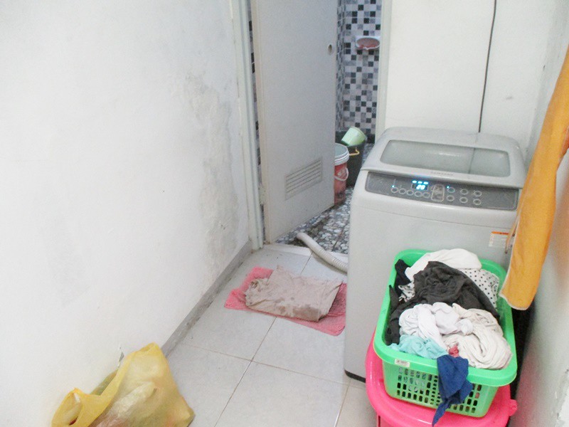 Messy Home Tour: Laundry Spot | Hola Darla
