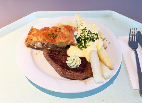 Beef point steak with herb butter, fresh asparagus & potato strudel / Rinderhüftsteak mit Kräuterbutter, frischem Spargel & Kartoffelstrudel