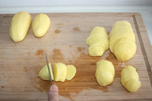 12 - Kartoffeln in Scheiben schneiden / Cut potatoes in slices