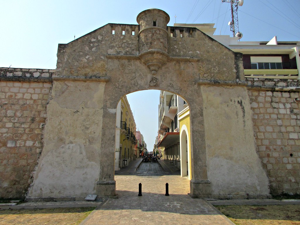 campeche-historic-entrance