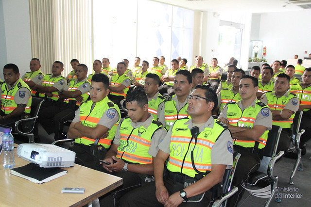 Personal del Distrito Florida en la zona 8, recibe capacitación en Relaciones Públicas