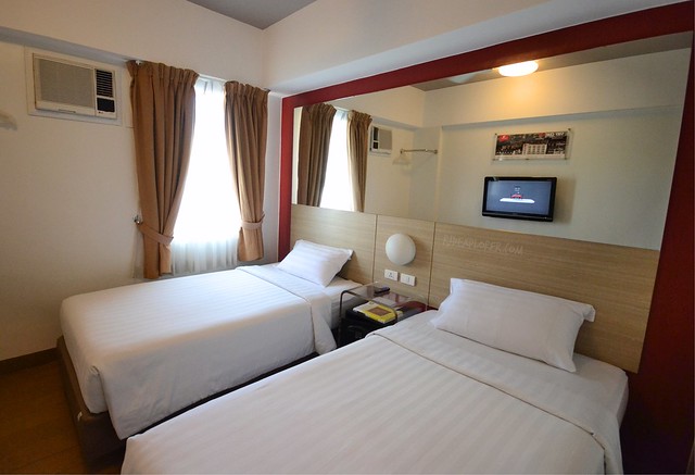 red planet hotel cebu double room