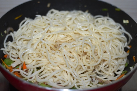 How_to_make_Vegetable_Hakka_Noodles_Step17